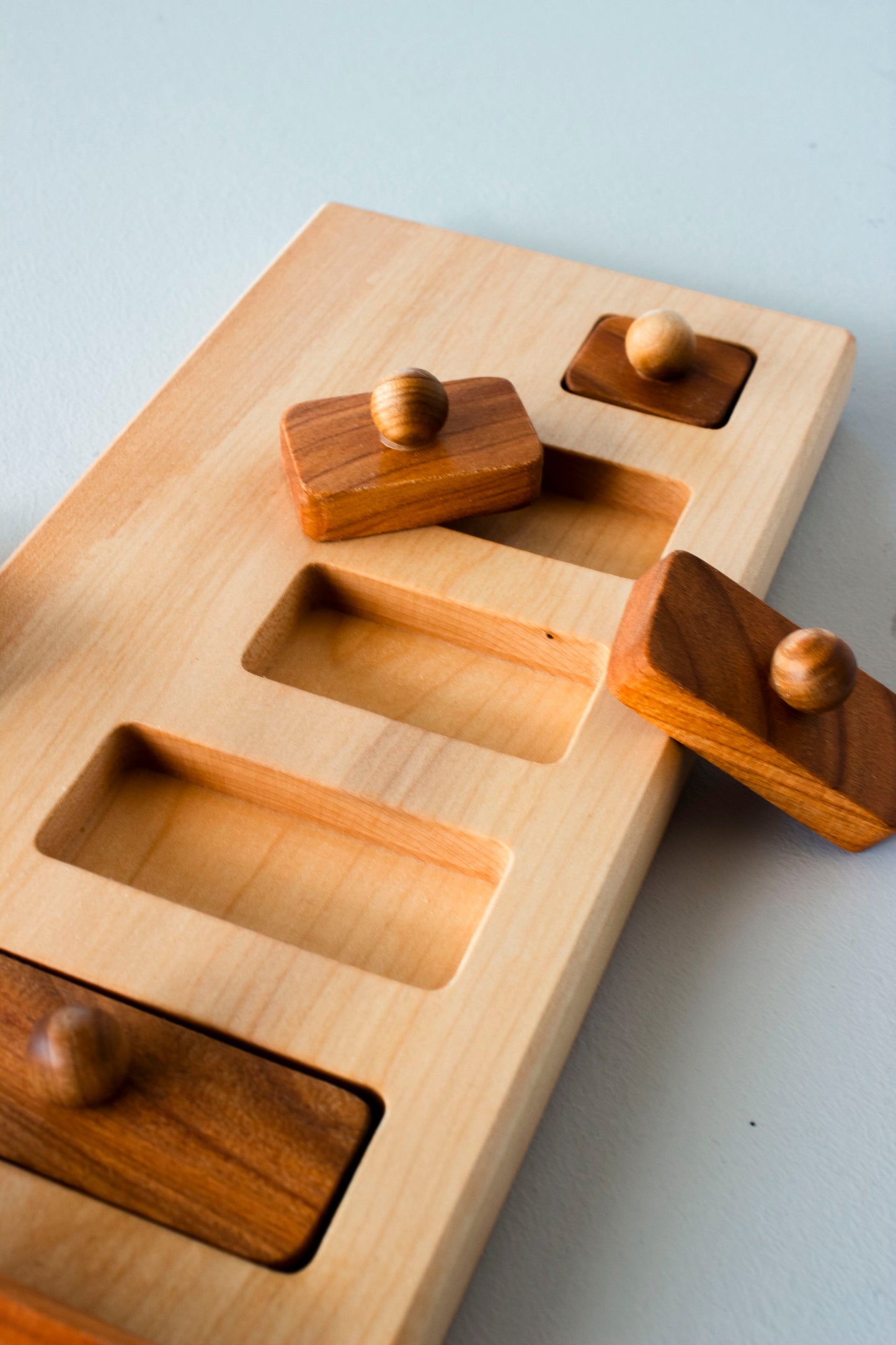 long-short knob puzzle - Montessori
