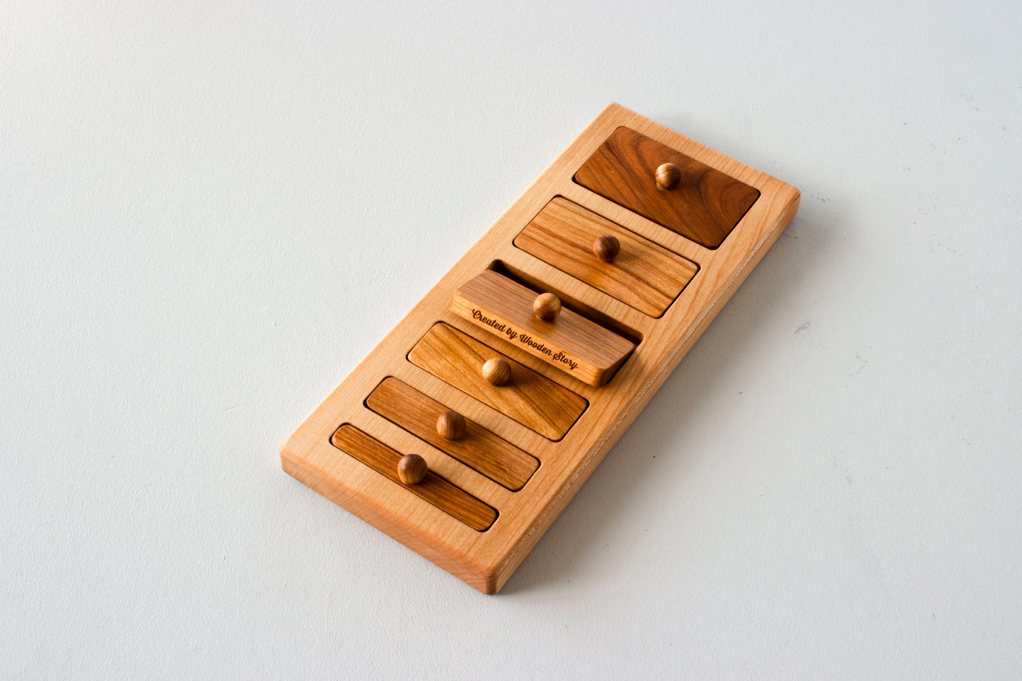 wide-thin knob puzzle - Montessori