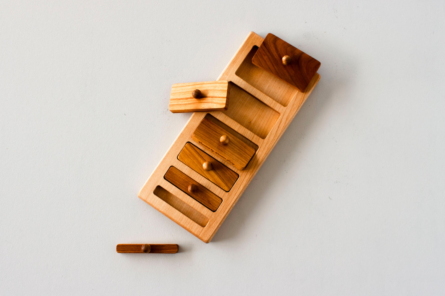 wide-thin knob puzzle - Montessori