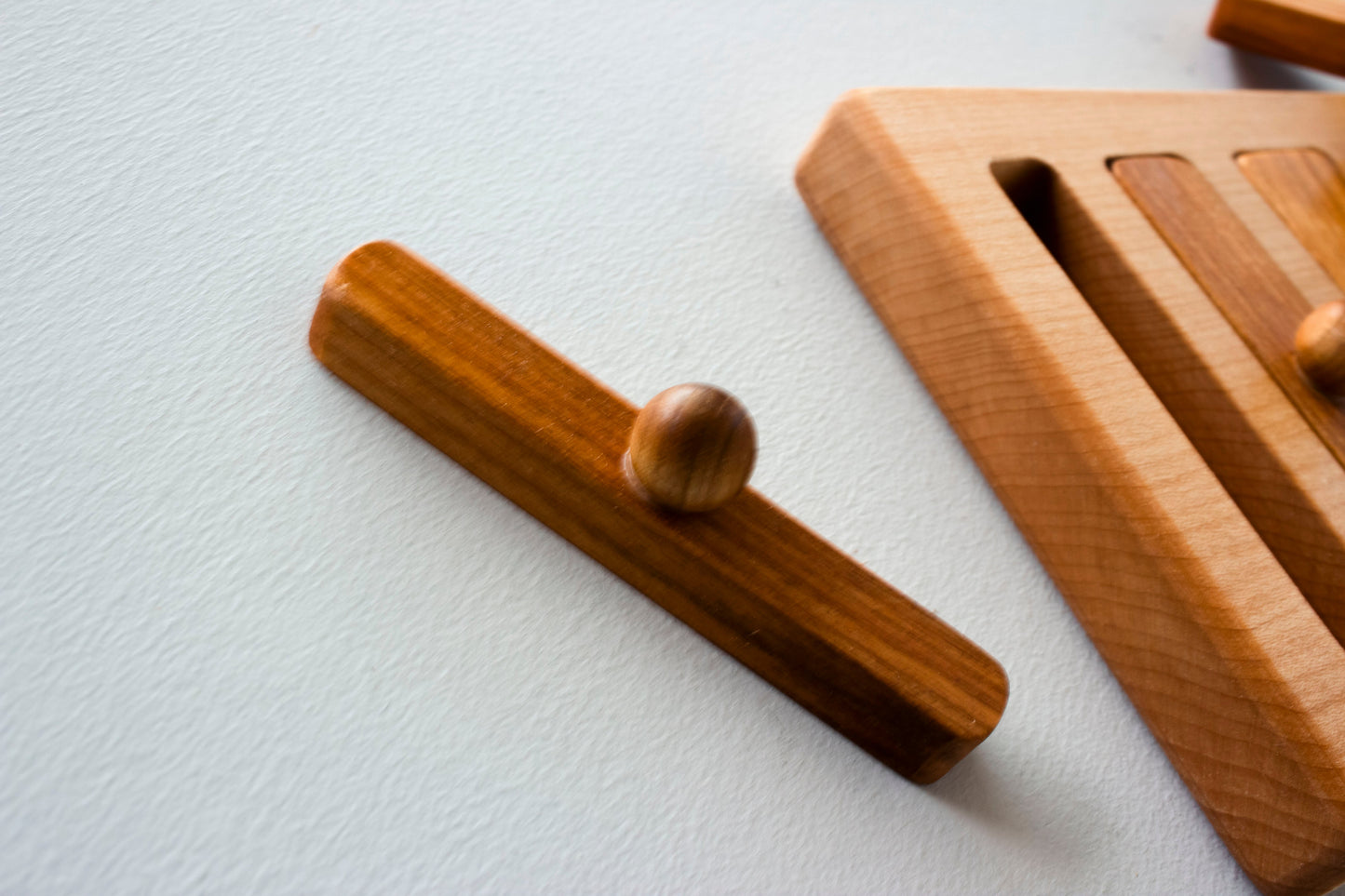 wide-thin knob puzzle - Montessori