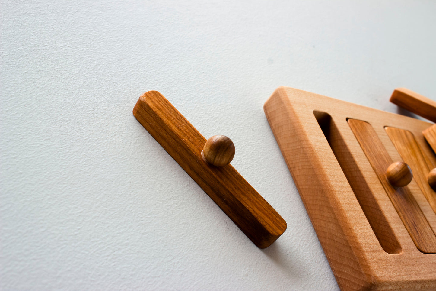 wide-thin knob puzzle - Montessori