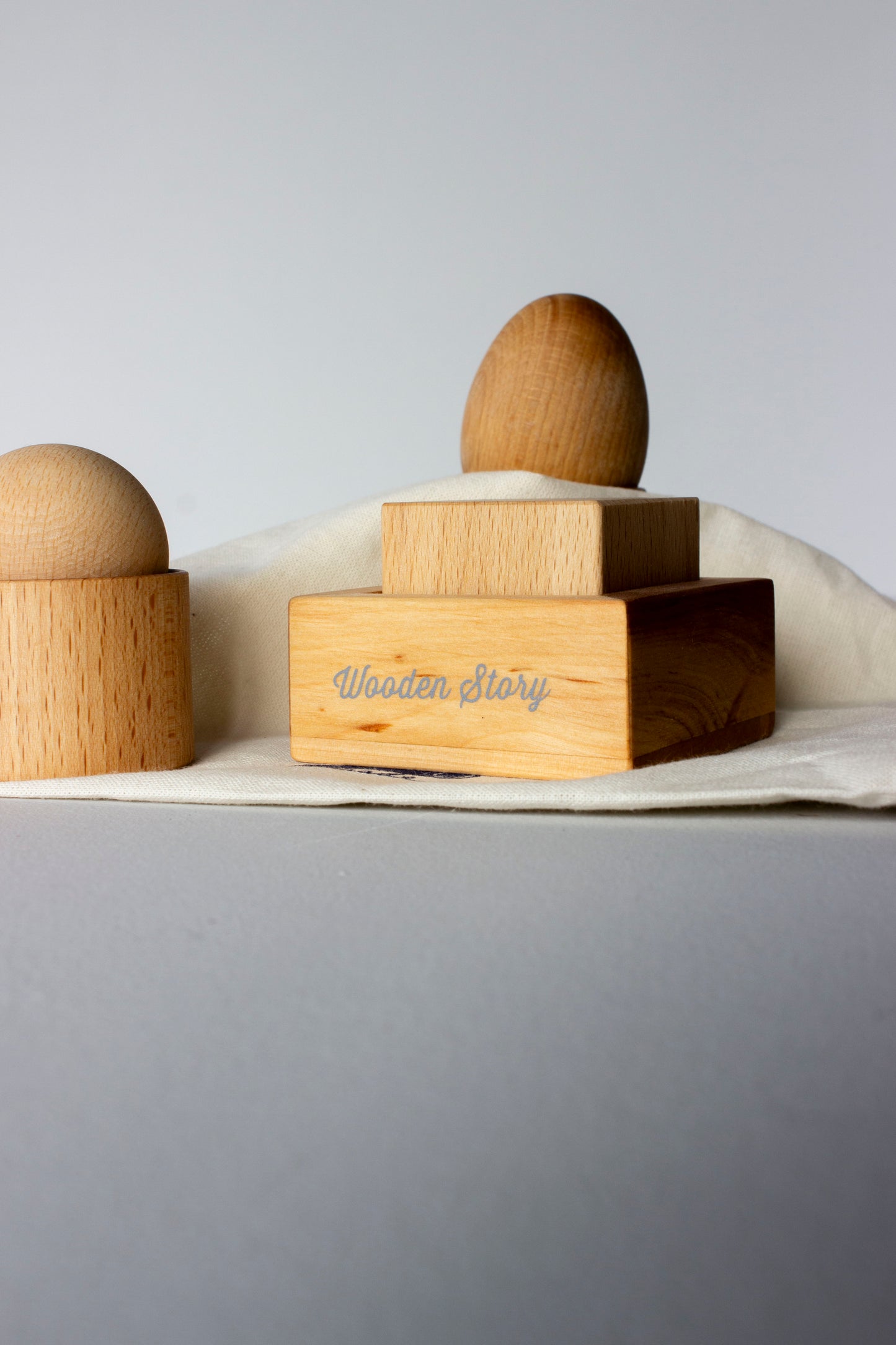 Montessori set: egg, ball and cup